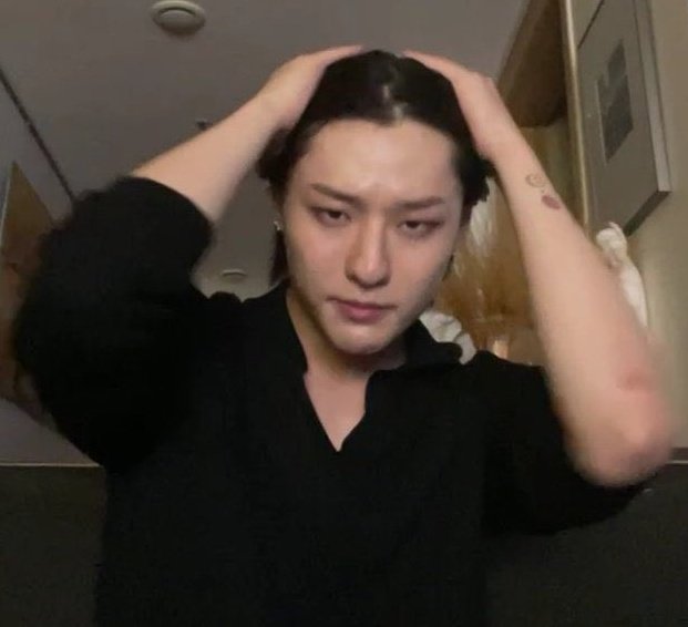 ซึงยอนหล่ออ่ะ คือโคตรหล่อหล่อมากหล่อแบบรู้ตัวว่าหล่อด้วยนะ หล่อแบบผมหล่ออยู่แล้วคุณก็รู้อ่ะ 🥺🔥🔥🔥🔥🔥🔥:)