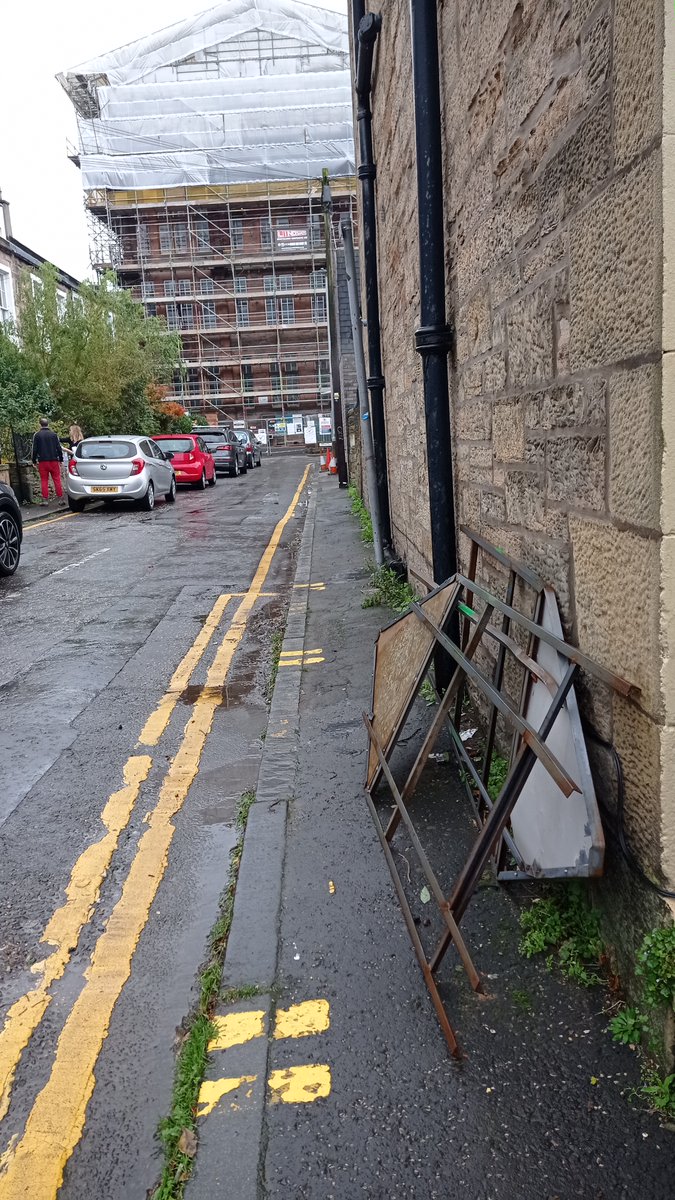 dvrh9's tweet photo. These signs need to go! Can you imagine how hazardous they are to people who can’t see?!(@edinhelp: 57 Gilmore Place and junction Gillespie St).
This kind of thing has to stop if Edinburgh’s commitment to the #PavementPledge means anything more than #BlahBlahBlah! https://t.co/0tPW8Oyc6t