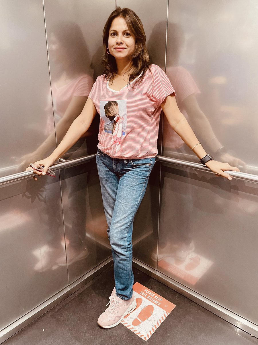 pinkyp_actor's tweet photo. When I fit into my 13yrs old niece Pari’s T-shirt .. ek #selfie tou banta hai … 🤗😄🥰💕
#SundayDressing https://t.co/4QiB2pyjEd