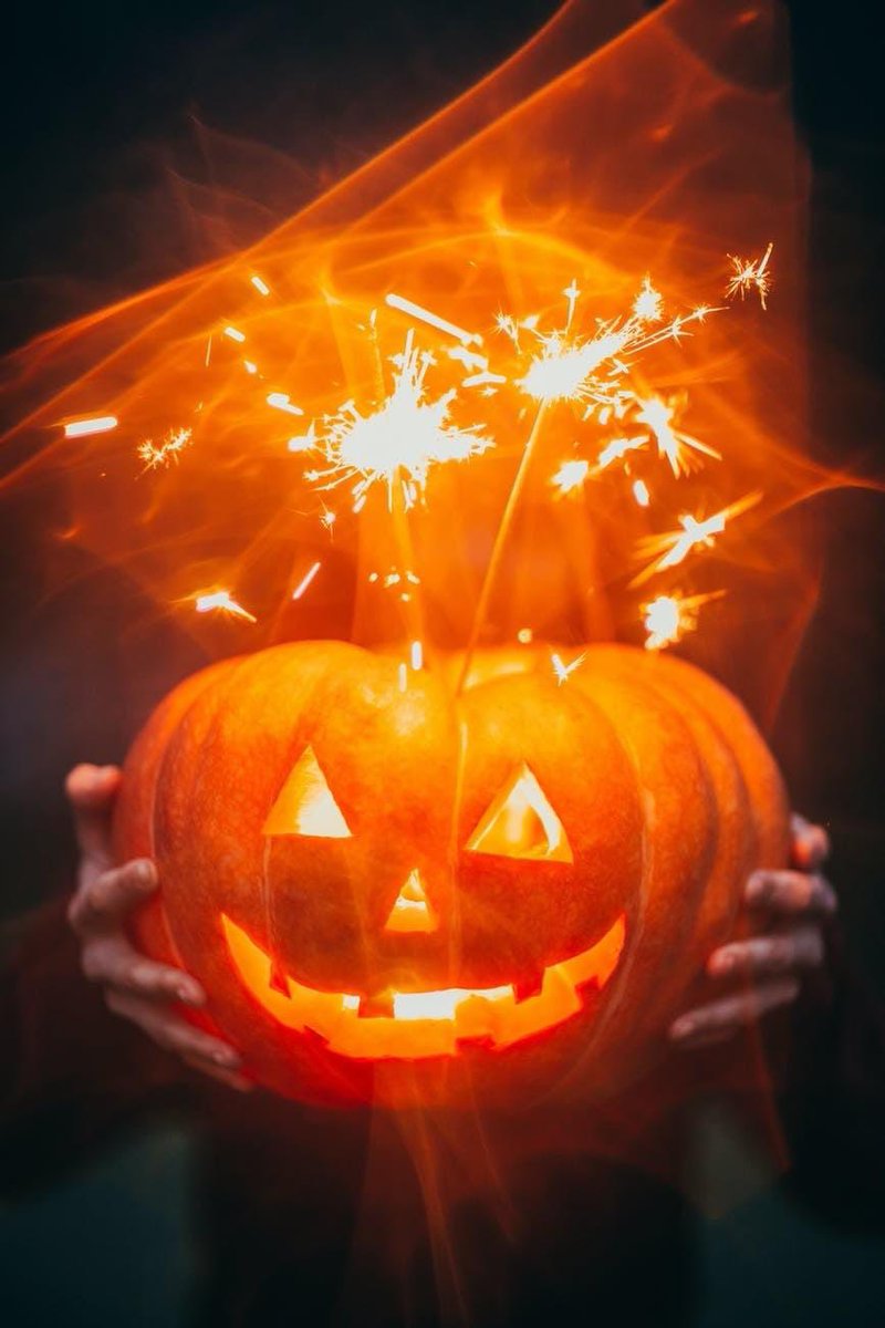 Lhatynaa's tweet photo. Happy Halloween 🍁⚰️🕷 https://t.co/X52UjsgnR1