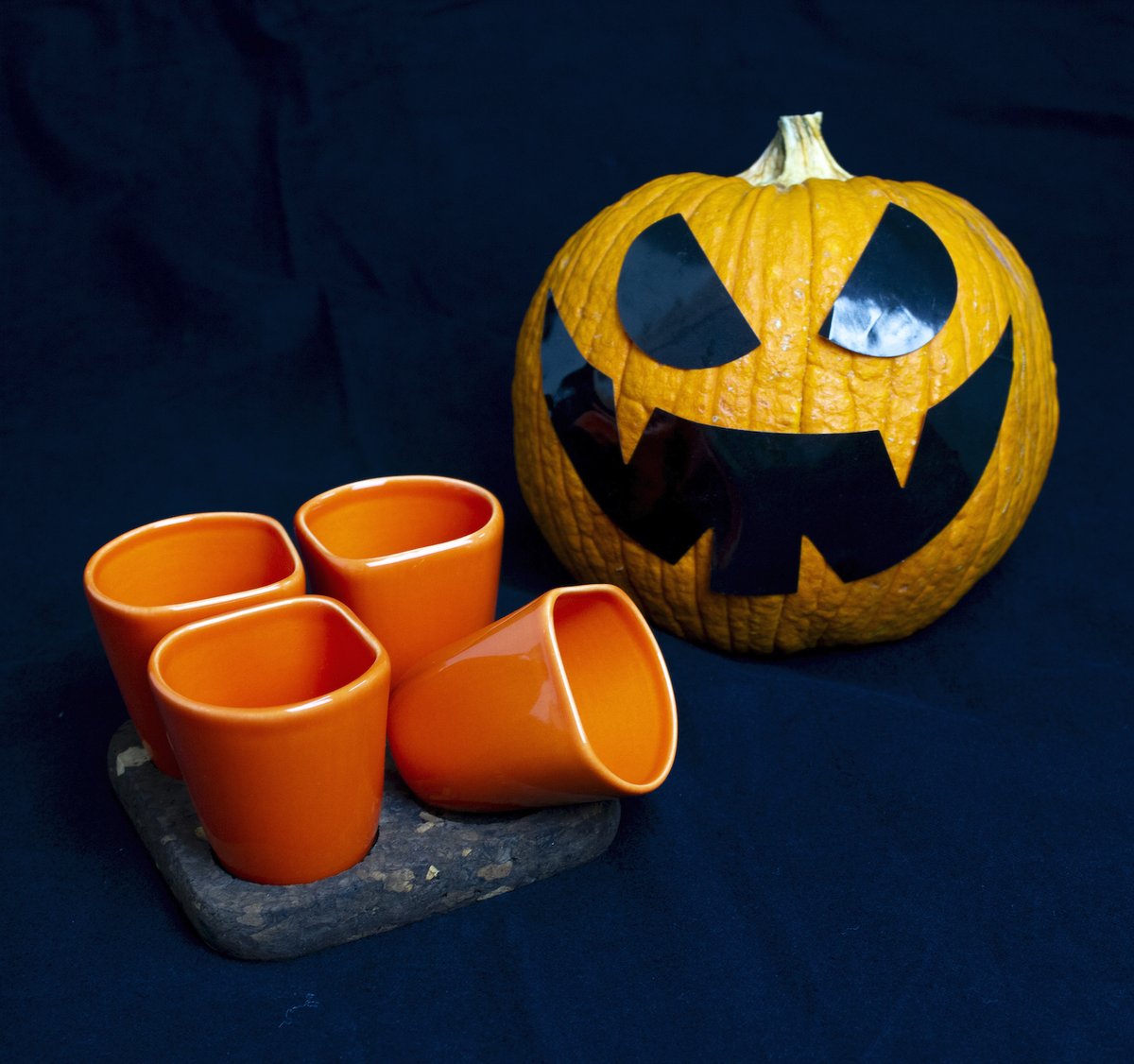 dedalPT's tweet photo. Something spooky is happening around here... 🎃
Dedal wishes you a frightenly good #Halloween night!
#spooky #scary #jackolantern #designer #ceramic #copus #dedal #madetheheartway https://t.co/Yy38wO1yMQ