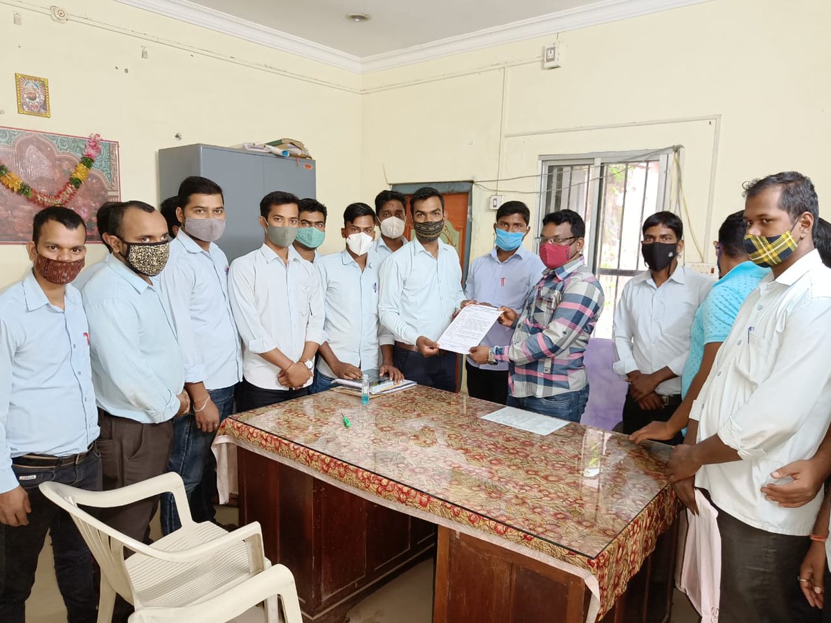 beingssr105's tweet photo. Memorandum was given through the JHUMPURA BDO &amp; BEO to the honorable CM @Naveen_Odisha   #salaryhikeforJTCJT 
@ojtabbsr @samirdash01 @CMO_Odisha @SecyChief @SMEOdisha @MoSarkar5 @pranabpdas  Plz add junior teachers to the initial appointee group.Abolish 6512/- salary of JTs https://t.co/K3da7XI7Id