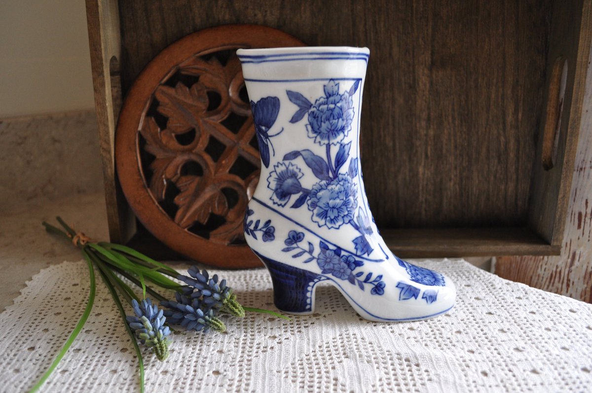 janntcoles1's tweet photo. Excited to share this item from my #etsy shop: La Dolce Vita Boot Blue Butterfly Collection #delftboot #bootplanter https://t.co/XaqPKQqFOZ https://t.co/hhcoAAPuRX