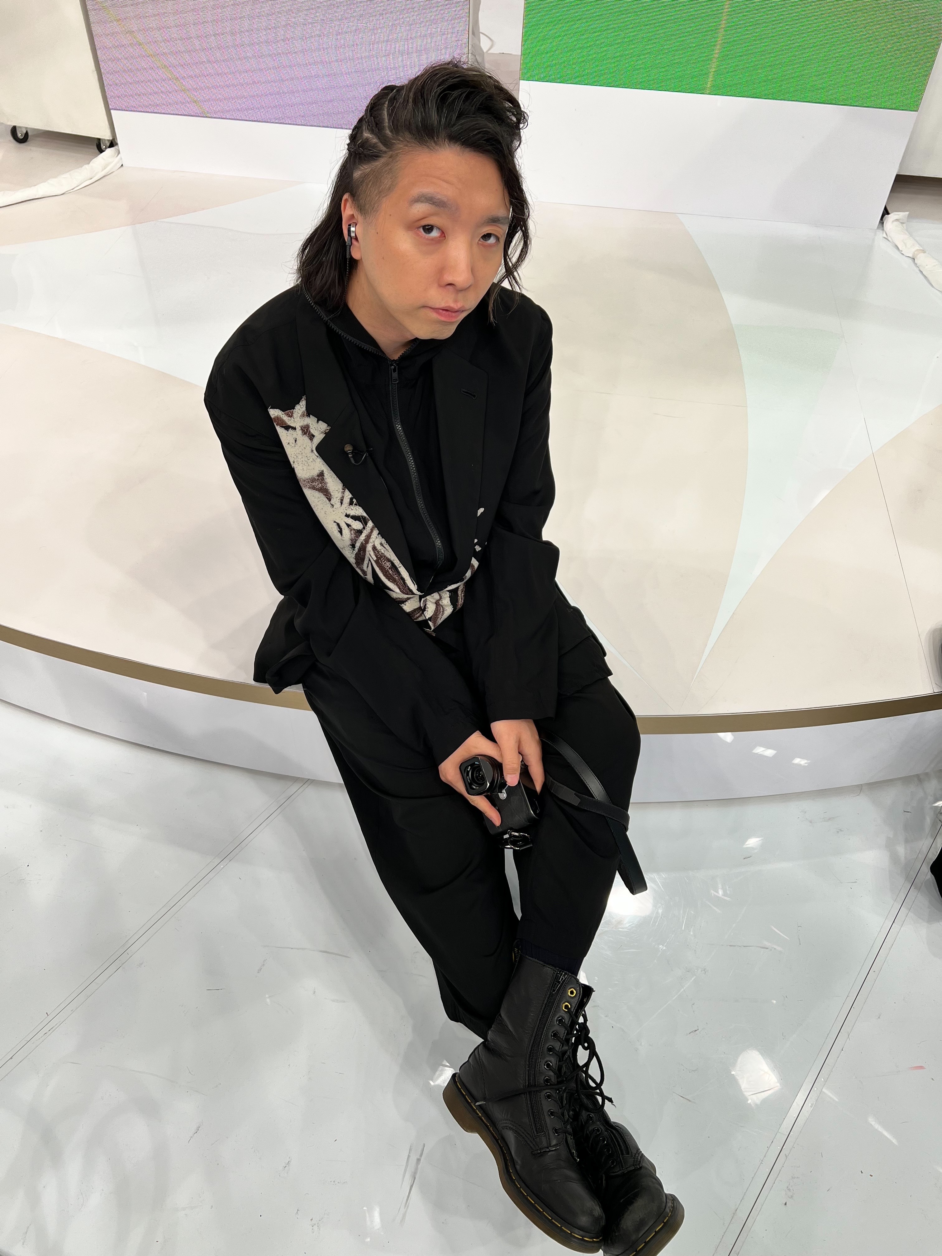 落合陽一 Yoichi Ochiai きょうのおちあいの服 Newszero 本日もよろしくお願いします スタッフより Ochyai 落合陽一 T Co I1o3o13agh Twitter