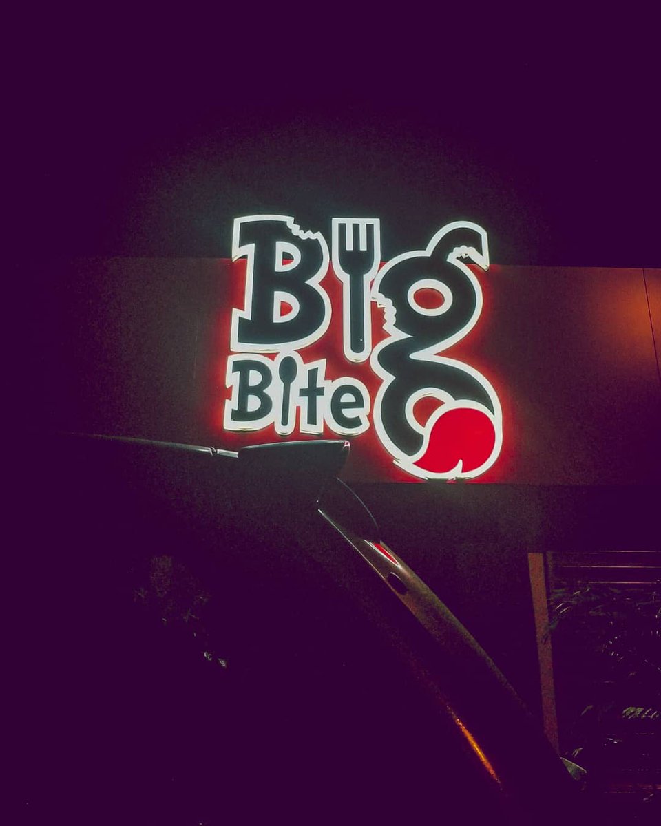 AkuchuClovis's tweet photo. #BigBiteLimbe.
The town of friendship.
Api Sunday Twitter
📸 @clovis_akuchu
#limbe #visitlimbe #cameroon #friendship #nitelife #nightphotography #streetphotography https://t.co/FJQ42439Qs