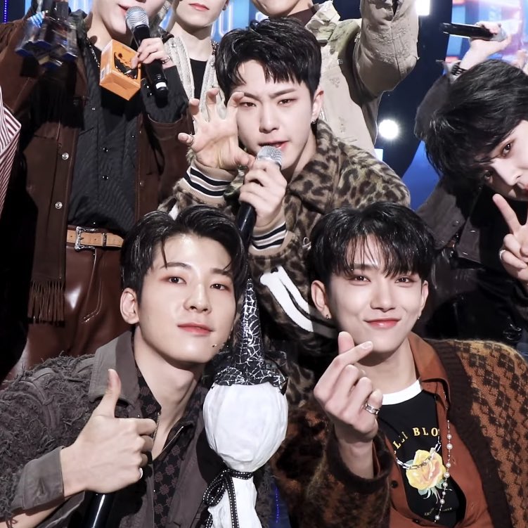 milowtalk's tweet photo. @caratstalk @pledis_17 https://t.co/6vCmiAghZn