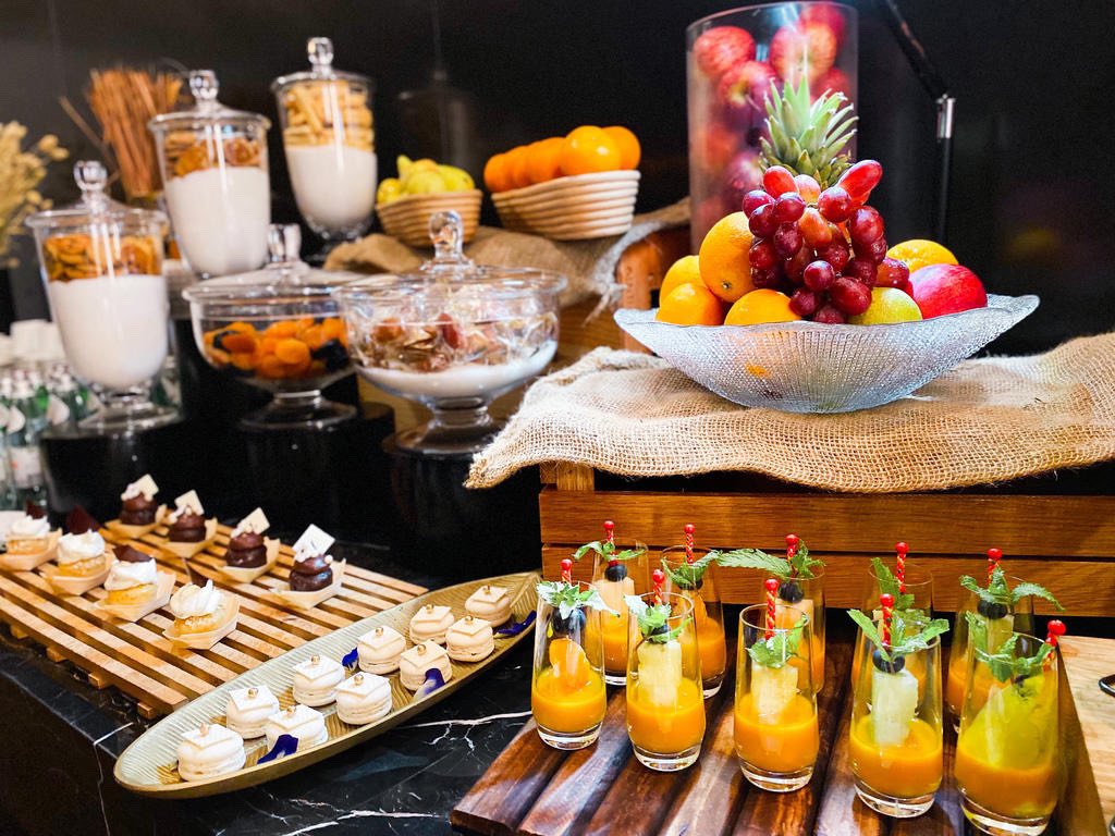 Book our Executive Room or any of our suites and get complimentary access to the Executive Lounge. Call 24985000

احجز غرفتنا التنفيذية أو أي من أجنحتنا واحصل على دخول مجاني إلى الصالة التنفيذية. اتصل على24985000

#Kempinski #KempinskiMuscat #almoujmuscat #Muscat