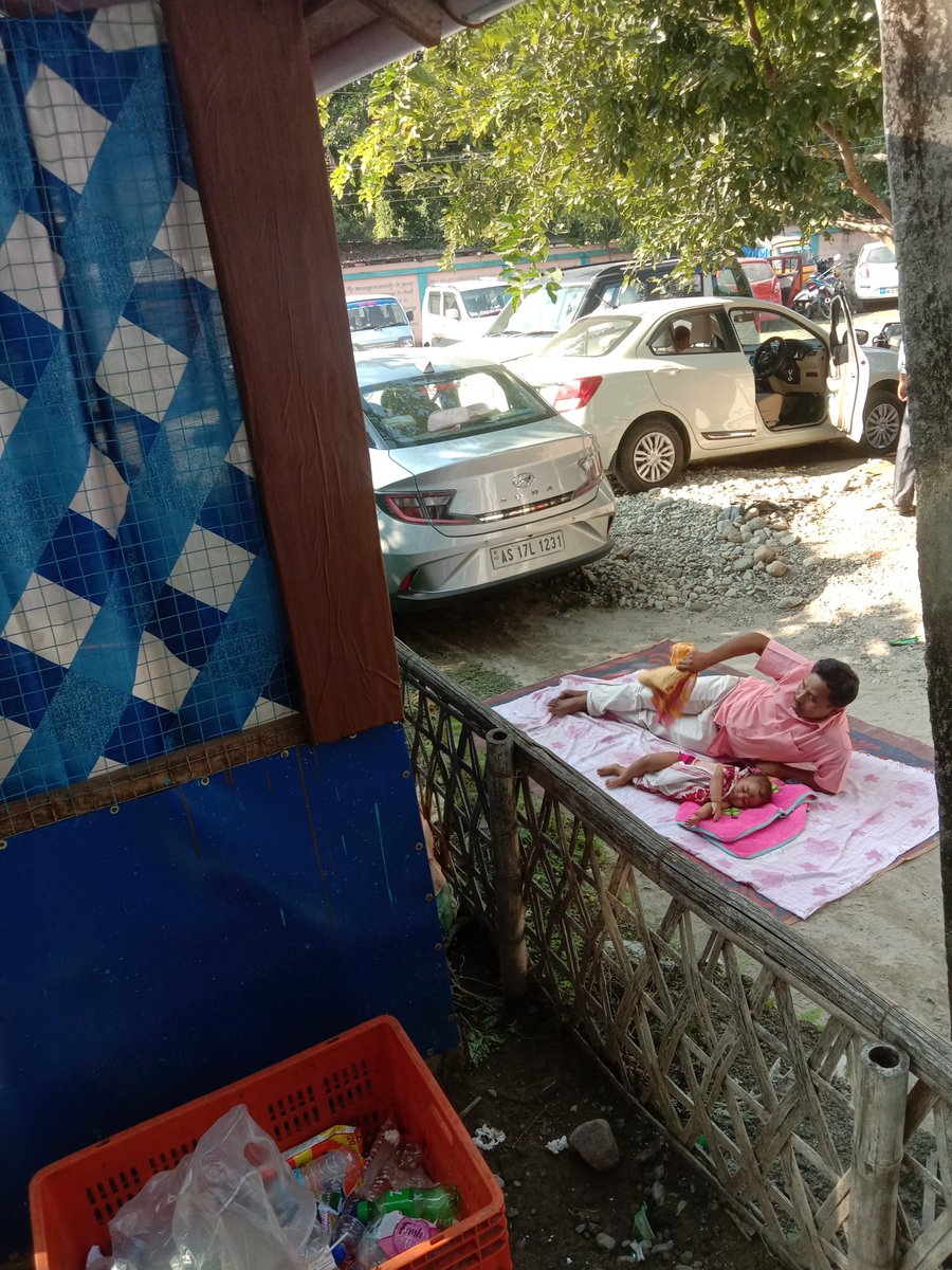 Ahmad_u_t's tweet photo. Dreams are intertwined with struggles, but the sweetness of success makes it totally worthwhile. Seeing a father taking care of a baby outside an examination centre as the mother sits for the TET exam, makes me hope for good results of the mother 🙂
#AssamTET
#Gossaigaon https://t.co/N2D7gyDdqi