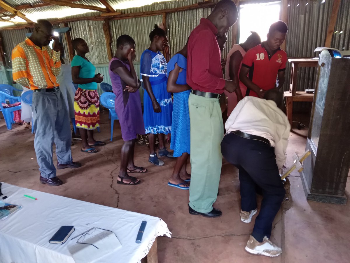 GilbertSikala's tweet photo. @citizentvkenya This people  are Christians  who are taking their  pain to the cross kapkateny Trauma healing group. https://t.co/ATp77rYD6N