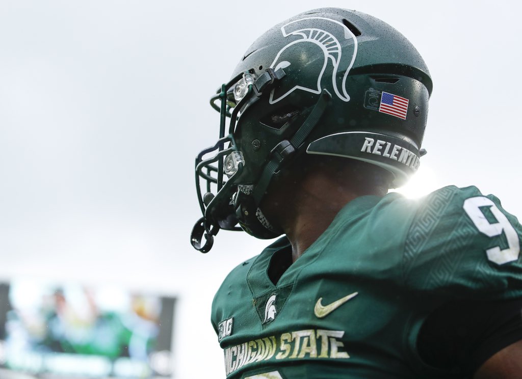 PFF_College's tweet photo. UPDATED @AP_Top25 

1. Georgia
2. Cincinnati
3. Alabama
4. Oklahoma
5. Michigan State
6. Ohio State
7. Oregon
8. Notre Dame
9. Michigan
10. Wake Forest https://t.co/CjkaWJjZoU