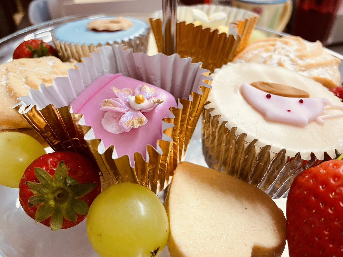 nice_pie1's tweet photo. Our Nice Afternoon Teas now with Fiona Cairns Cakes… now they’re even Nicer! #niceafternoontea #afternoontea #nicepie https://t.co/NfDMsB6ja8