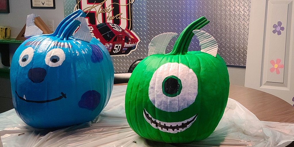 Nature_Fresh's tweet photo. We hope you & your loved ones have a safe & enjoyable #Halloween! To get in the #SpookySpirit, check out some of our team's #PumpkinContest entries.๐ Let us know which pumpkin is your favorite! https://t.co/vriEqRT1Th