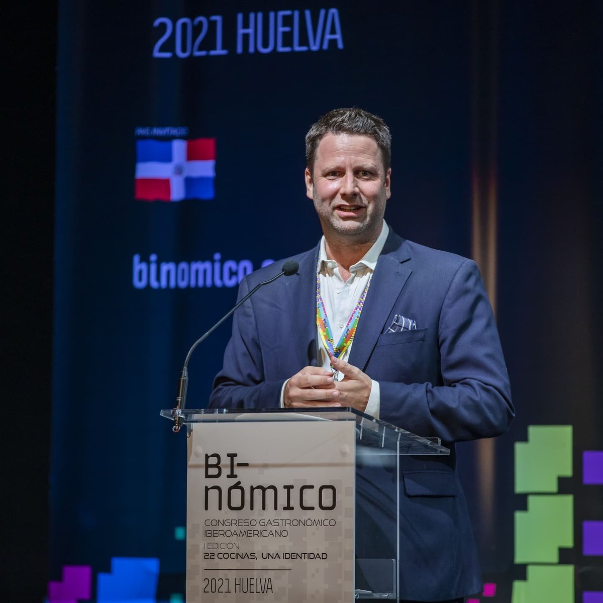 andresrosberg's tweet photo. ¡Muy honrado con este reconocimiento como Embajador de la Gastronomía Iberoamericana por estos más de veinte años promoviendo la Sommellerie en Argentina y el mundo, gracias @binomico y Ciudad de #Huelva!
#SomosBinomico #SommLife #AASomm #APASomms #ASIsomms https://t.co/X5fdp6jgWw