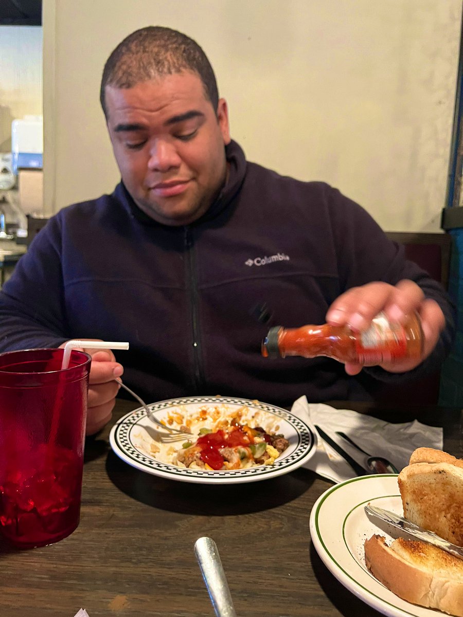 emmcurtis's tweet photo. @Dcoe1994 @joelauria24 @ChubaHubbard30 ketchup &amp; franks 🔥 https://t.co/UeAuTxtszt