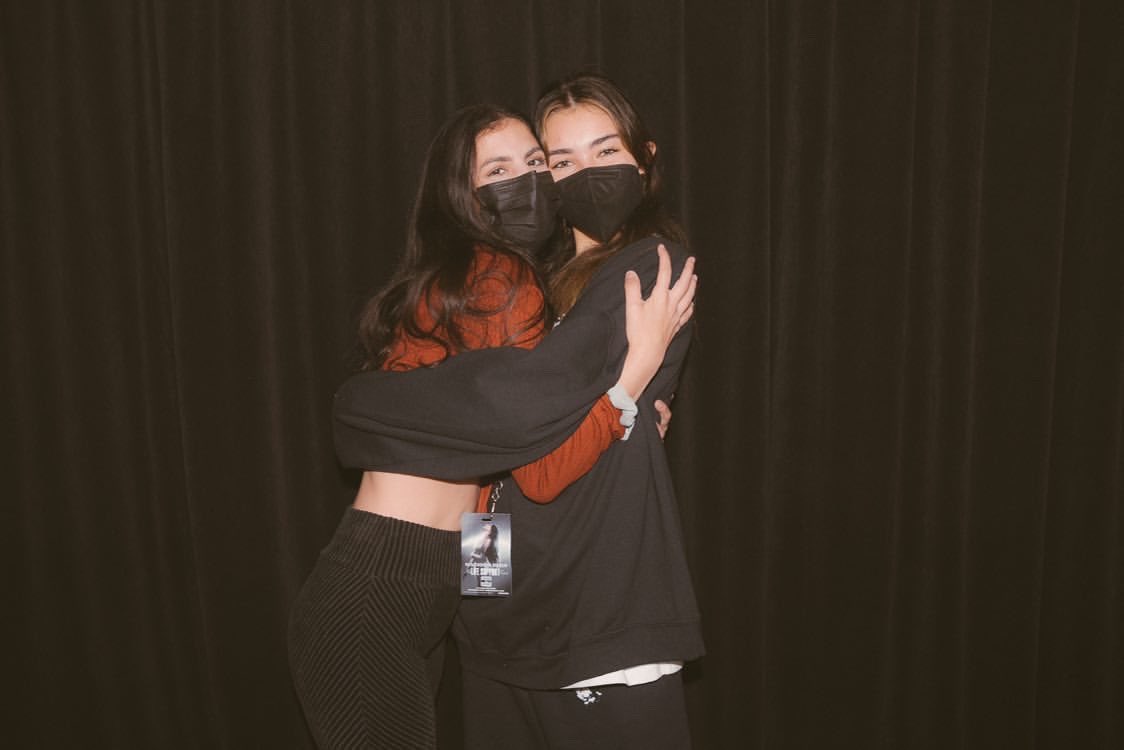 MadsBeerUpdates's tweet photo. New Meet & Greet Photo of @madisonbeer and a fan in Philadelphia! #madisonbeer #LSTPhiladelphia #LifeSupportTour https://t.co/kLtHUIqUh7
