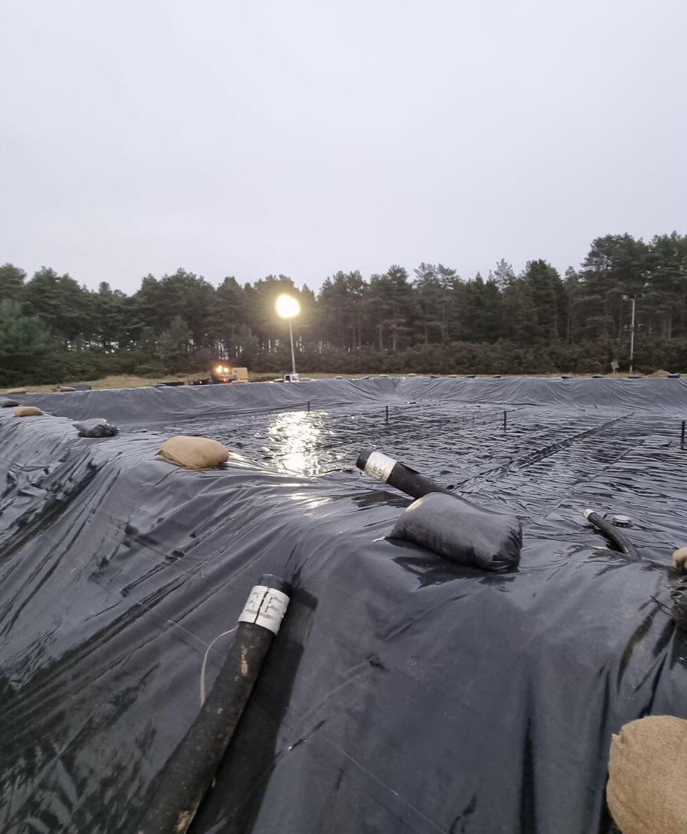 152RegimentRLC's tweet photo. “How’s your #SundayMorning” today our soldiers worked with #Engineers colleagues to build the bulk fuel installation in Ex AUSTERE CRUSADER, soon be #ReadyForFuel #Collaboration to deliver #Readiness #FuelledBySuccess #AUSTERECRUSADER 🏴󠁧󠁢󠁳󠁣󠁴󠁿 https://t.co/mUWlobEZxX