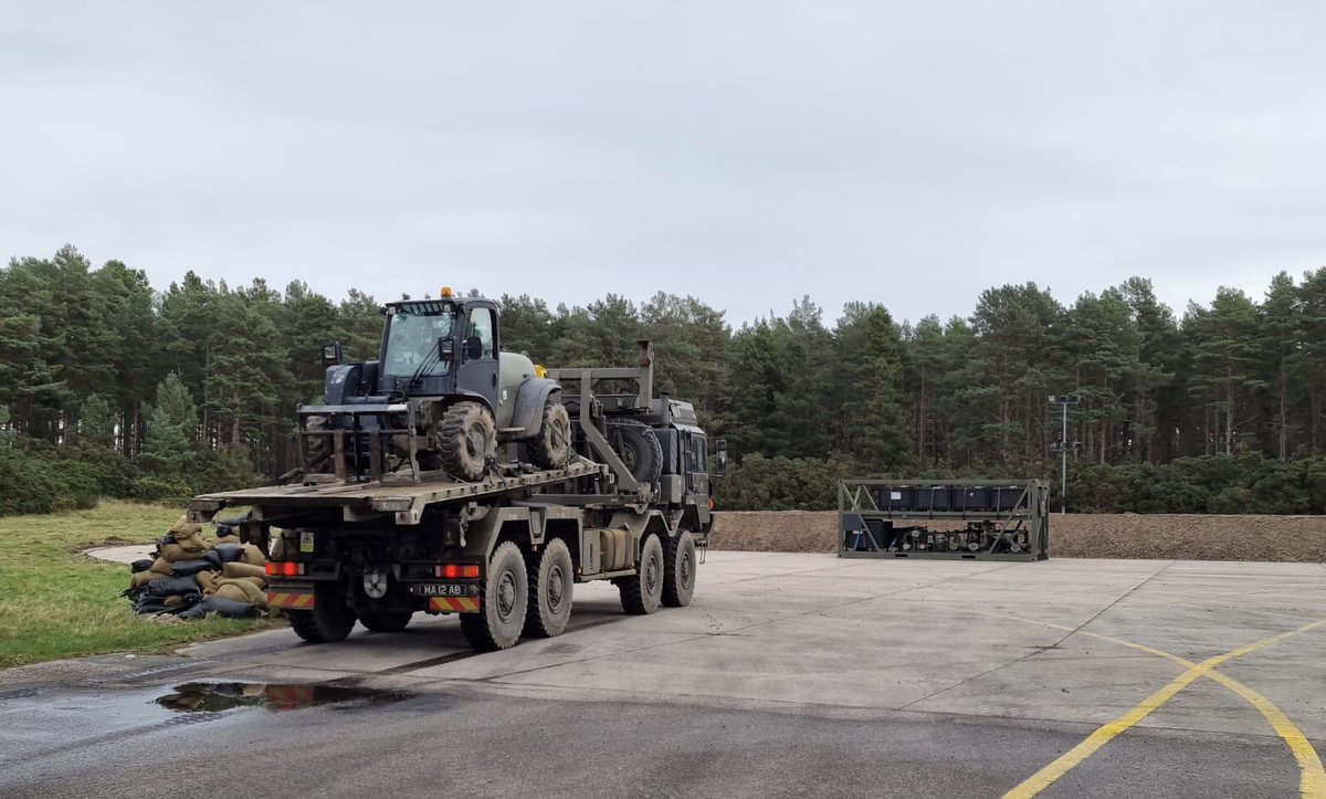 152RegimentRLC's tweet photo. “How’s your #SundayMorning” today our soldiers worked with #Engineers colleagues to build the bulk fuel installation in Ex AUSTERE CRUSADER, soon be #ReadyForFuel #Collaboration to deliver #Readiness #FuelledBySuccess #AUSTERECRUSADER 🏴󠁧󠁢󠁳󠁣󠁴󠁿 https://t.co/mUWlobEZxX
