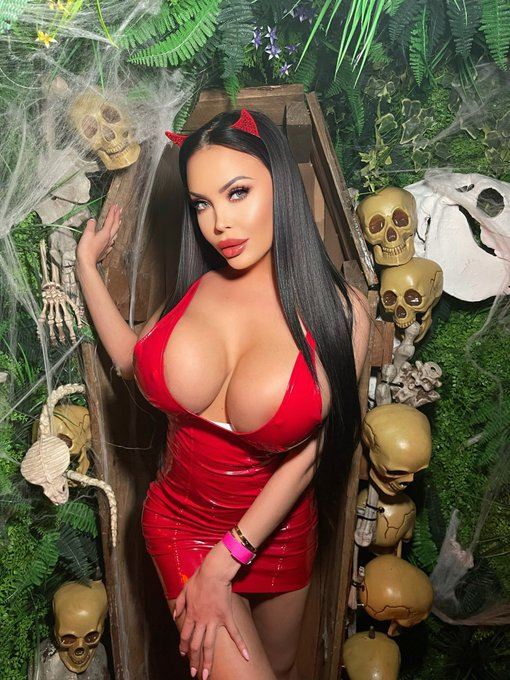 The devil was once an angel… Happy Halloween everyone! ??? https://t.co/scFUyry1lU