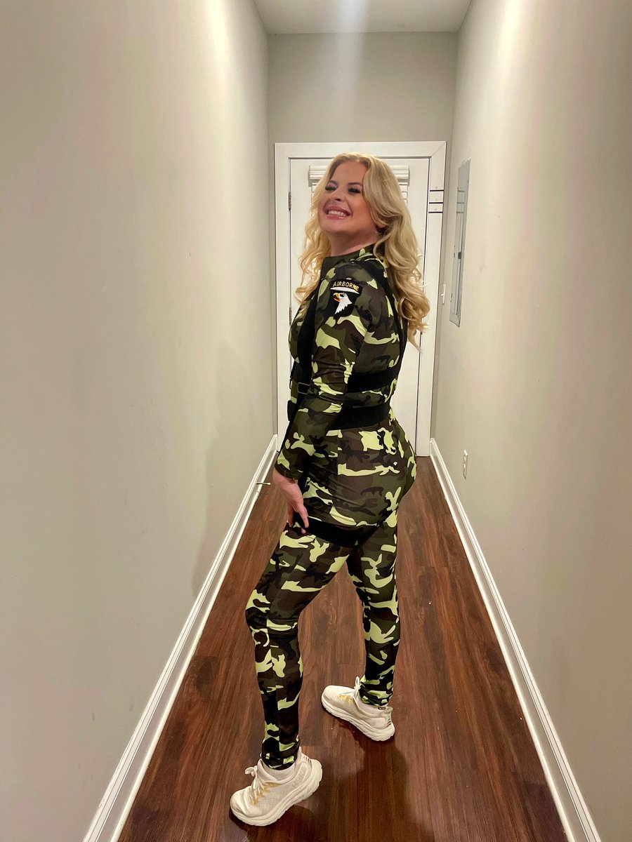 parksshoward's tweet photo. I went naked https://t.co/Ki4w9ZuoBv