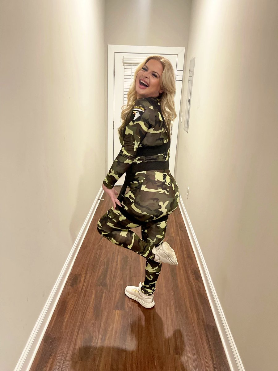 parksshoward's tweet photo. I went naked https://t.co/Ki4w9ZuoBv