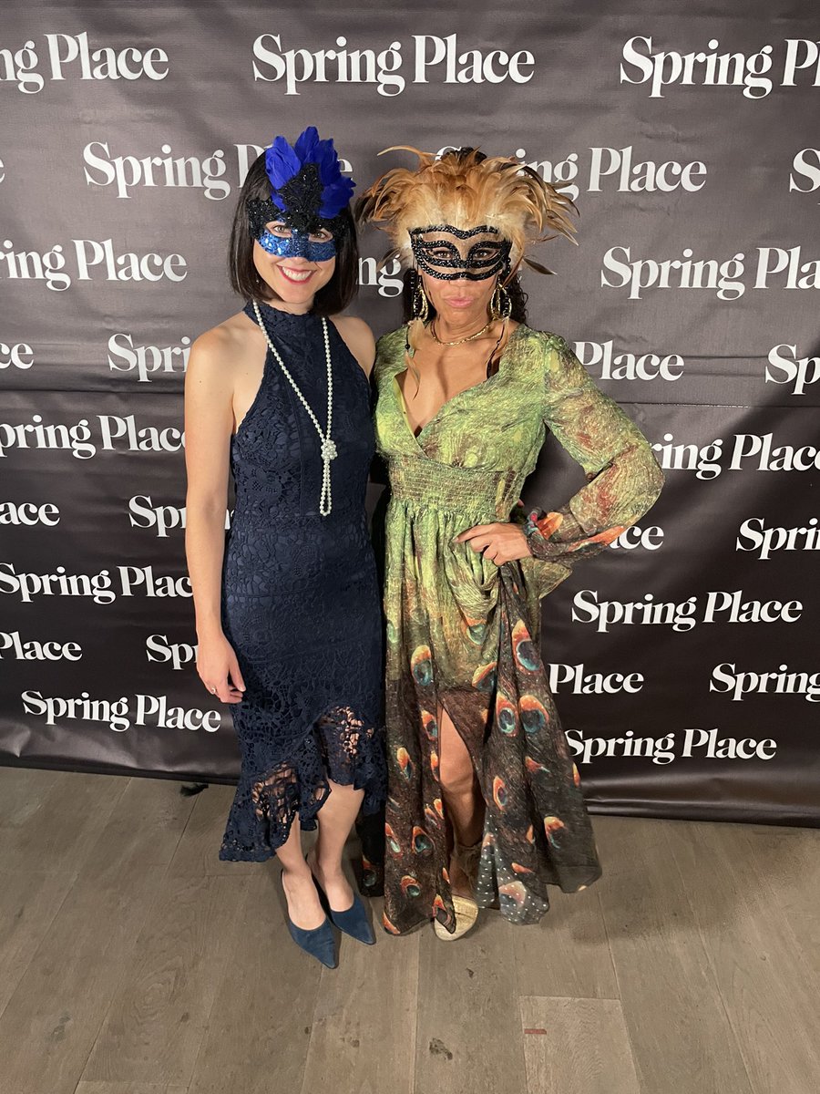 iamprincesssc's tweet photo. Happy Halloween everyone!👻🧟♀️🧛 The masquerade party 🎉 at @springplace was so much fun!💚💙💚💙
#tr1be #springplace #sierraleone #masqueradeparty #halloween #halloweencostume #princess https://t.co/4vJVmdvajL