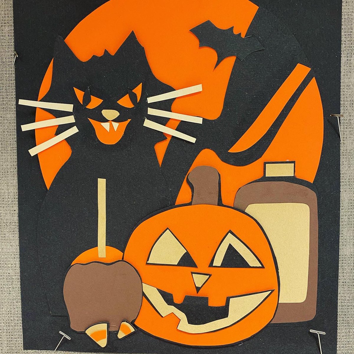 Sirridge_Art's tweet photo. Happy Halloween! 🎃 👻 
.
#studentartwork #happyhalloween #spookyseason #christmasseasonstartstomorrow #highschoolartroom #choiceprojects #artofinstagram https://t.co/bNWohK4sRv