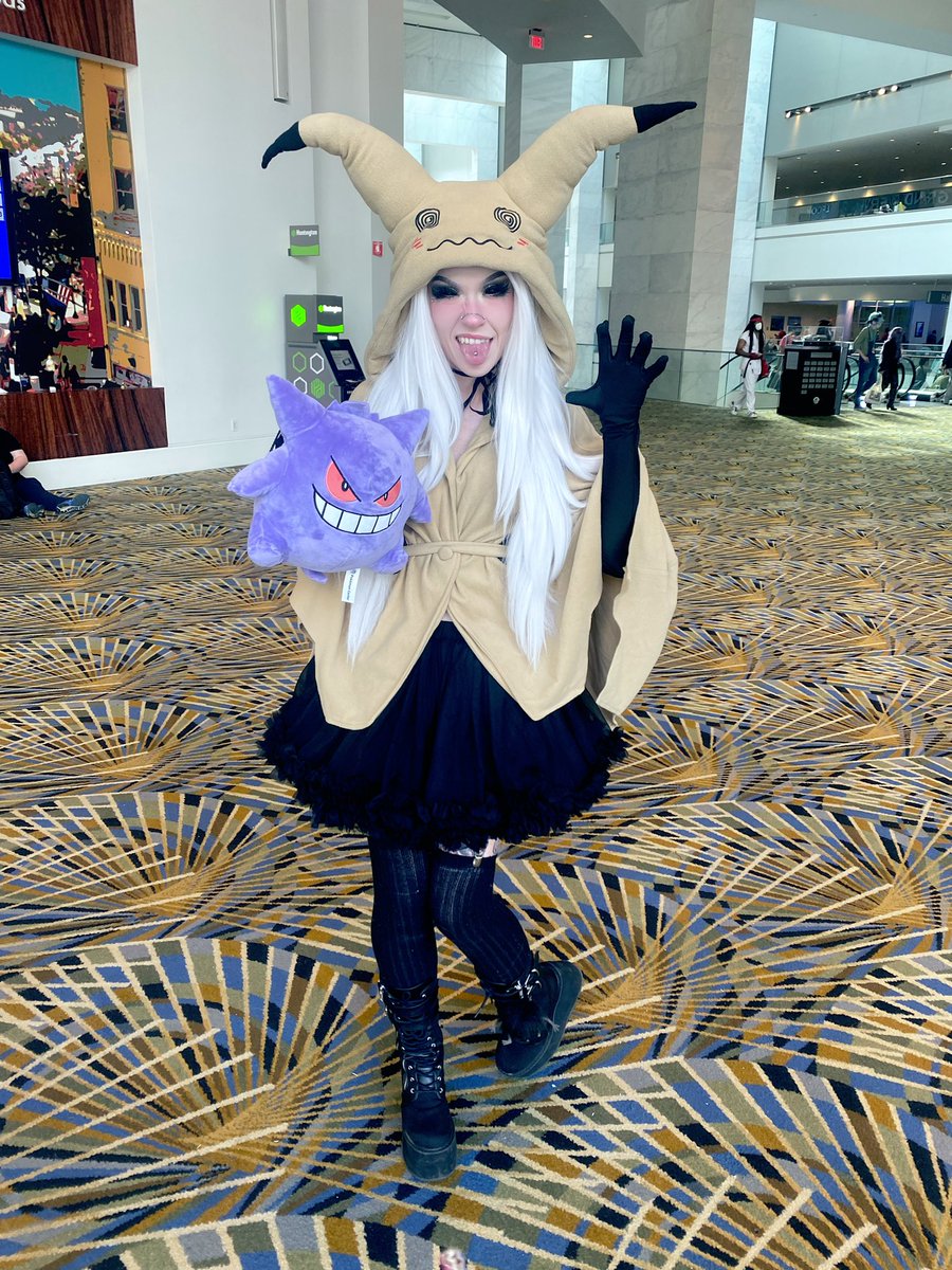 Holofox tweet media