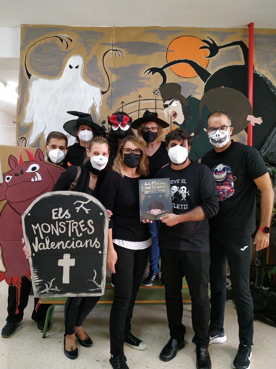 NievesSRozas's tweet photo. Maravilla diseñada y pintada por la #AMPA del CEIP @LaCalaEPlus Siempre de la mano en todos nuestros proyectos, éste inspirado por #ElsMonstresValencians de #LaMariaNoTéPor que se están trabajando en cada aula👻 #PEL #PortfolioEuropeoDeLasLenguas @natxocarbonell @frede_johnson https://t.co/9mEJuZlZvz