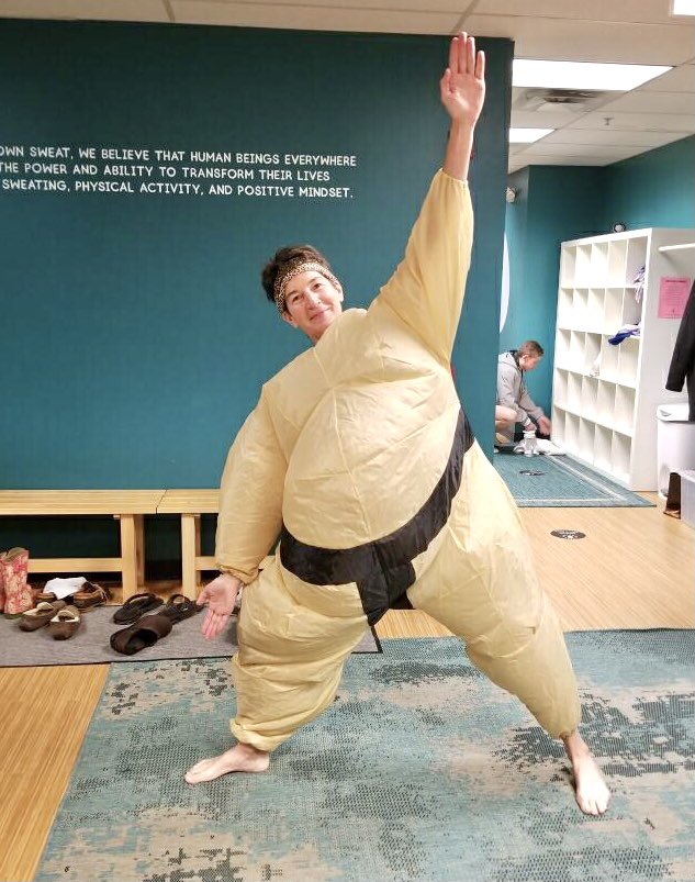 andreamuccini1's tweet photo. Laugh at yourself and have a nice day. Happy Halloween, time for yoga. #southbostondojo https://t.co/dprolBbYMG