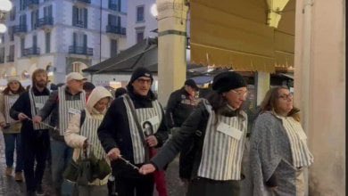 HelenePacitto's tweet photo. Vergognatevi e vaccinatevi. Non sapete neanche cosa state evocando. Roba da matti. #greenpass #vaccinatevi_e_basta https://t.co/Xo1KB6ZVjb