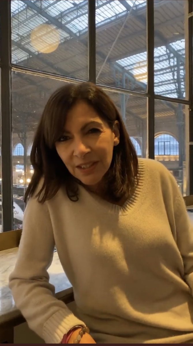Jeanne_Lepic's tweet photo. Le tout n’est pas d’essayer d’imiter cette chère #AnneParillaud dans une pub #Woolite. Mais d’indemniser les #victimes de la #RueDeTrévise & de ne pas faire 1 campagne #Presidentielle2022 de Gribouille en disant tout sur rien & rien sur tout #AnneHidalgo #saccageparis https://t.co/aXYl3cH8bf