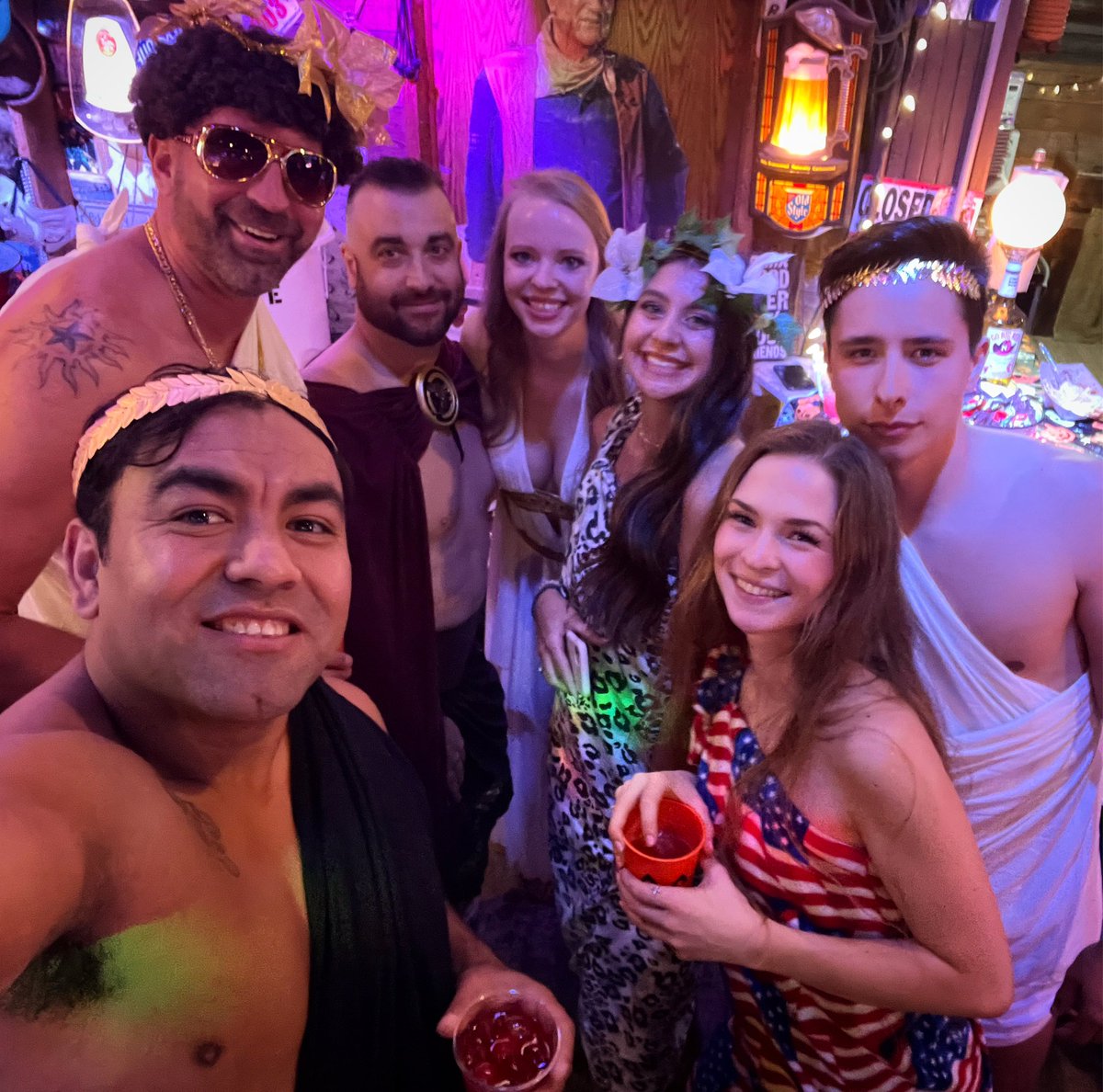 UncleRuru411's tweet photo. Toga party! #toga #party #Halloween #togaparty #drink #drank https://t.co/iL1NFV1lpu