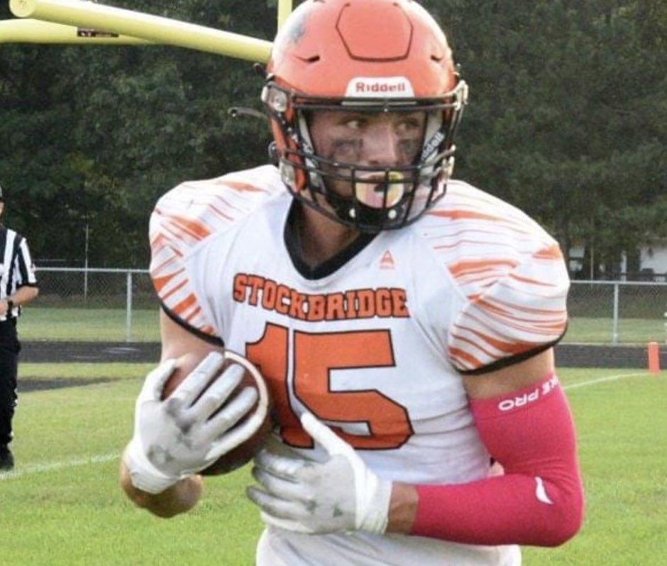 statechampsmich's tweet photo. STATE CHAMPS! SCOUT TEAM: @burneystweets’ top 5 soon-to-be fast risers on the MHSAA football recruiting market >> https://t.co/yFN8z97eAE 

Cc @messiahlazar @JeremyPilch9 @OstasNick @TerrenceBrownJ3 @TerenceMaizeJr @BertrelleS https://t.co/sjkphN3wrM
