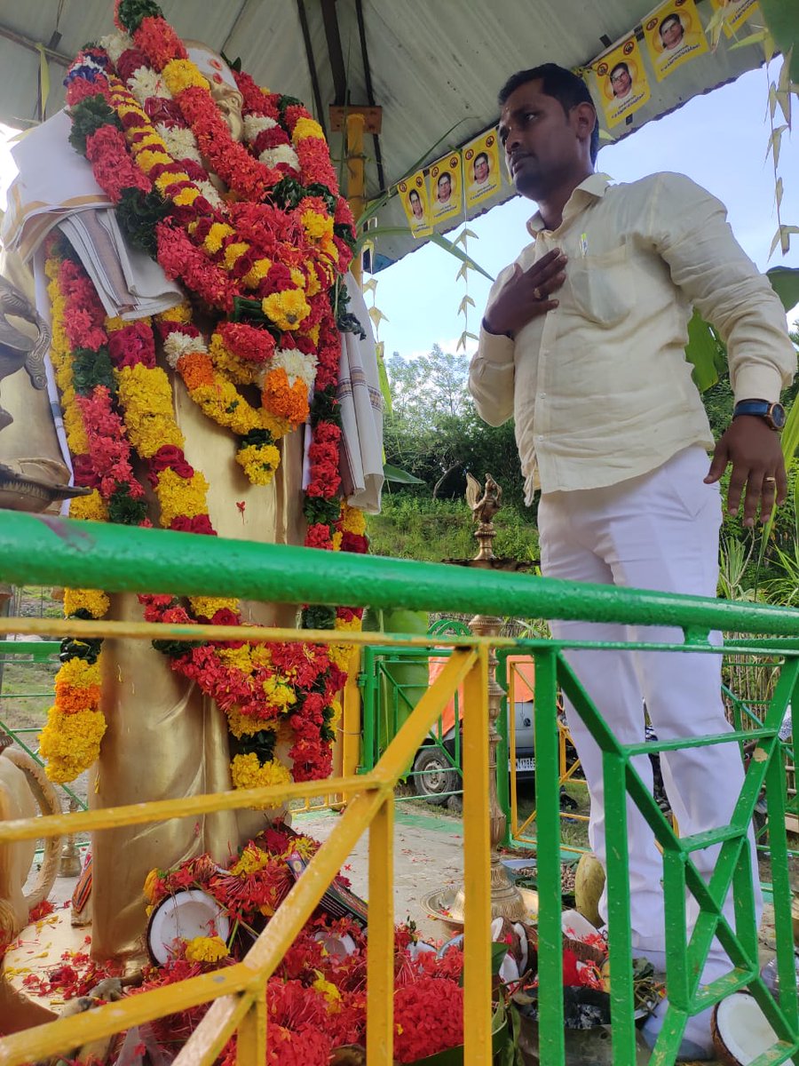 IYCAndaman's tweet photo. A&amp;N Youth Congress President Shri.Elayaraja Alsu paid floral tribute to Freedom fighter &amp; Spiritual Leader Pasumpon Muthuramalingam Thevar on his birth anniversary on 30th Oct in Diglipur.

@RahulGandhi @IYC @Allavaru @srinivasiyc @santhoshadv @AlsuElayaraja @KuldeepRSharma https://t.co/MhOftdSiuY