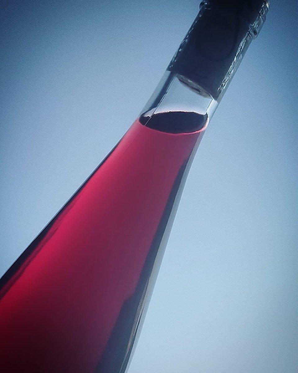 yessamarc's tweet photo. #RoséWine21 Tic tac!! Muy pronto novedades de la nueva cosecha de vinos Señorío de Agüimes, no te lo pierdas... #bodegamunicipal #dograncanaria #vinosgc #agüimes #listanegra #tintilla https://t.co/eP3uXMd9b5