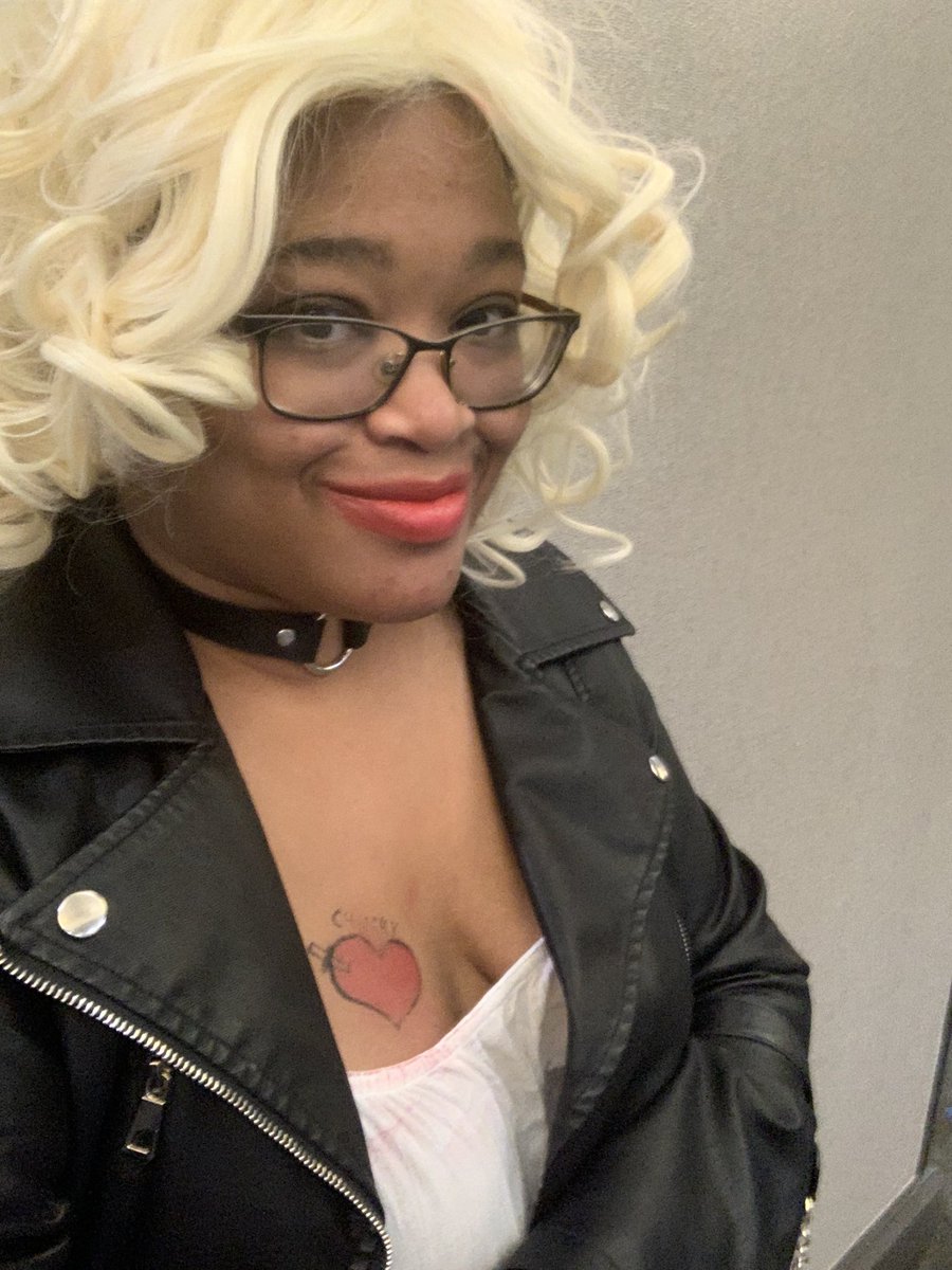 JAhorror's tweet photo. Justin and I went to @ChillerTheatre yesterday and I forgot to post my cosplay. 💋@ChuckyIsReal - Aleah 🐺 https://t.co/nwxGPKNZca