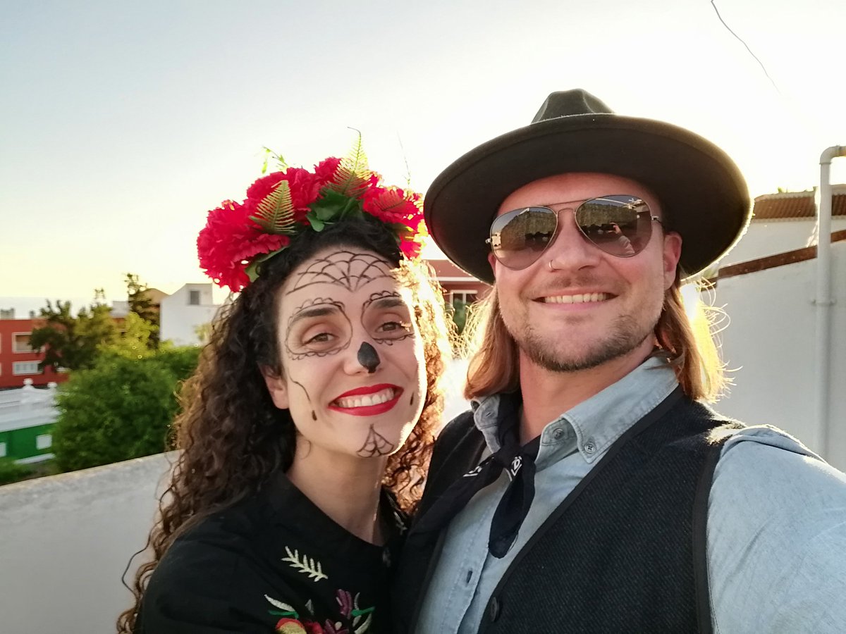 Atomike87's tweet photo. Happy Halloween, you spooky kids. https://t.co/EE7edUHXAe