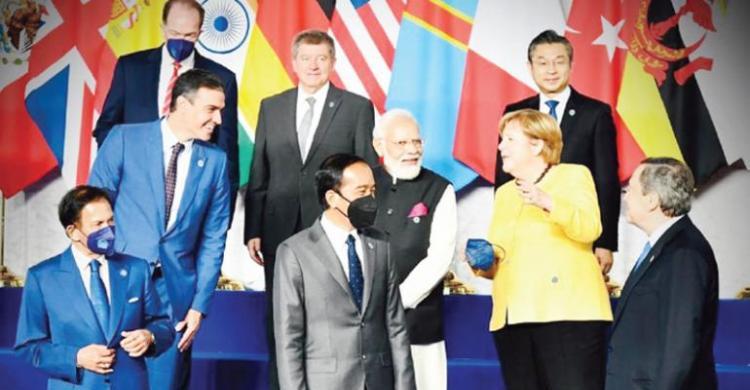 Uki23's tweet photo. Mau bagaimanapun dicari celah nyinyir, terasa sekali kehadiran Presiden @jokowi di G20 begitu mendapat penghormatan yang khusus dari pemimpin² negara ekonomi terbesar dunia ini. Kita bisa berdebat kenapa itu bisa terjadi. Tapi tak akan bisa bantah gejala fenomena ini. https://t.co/sFBD5YtlJS