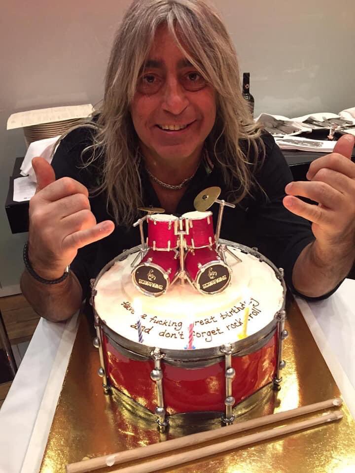 ¡Feliz cumpleaños al gran Mikkey Dee! :: ::

Happy Birthday to the great Mikkey Dee! 