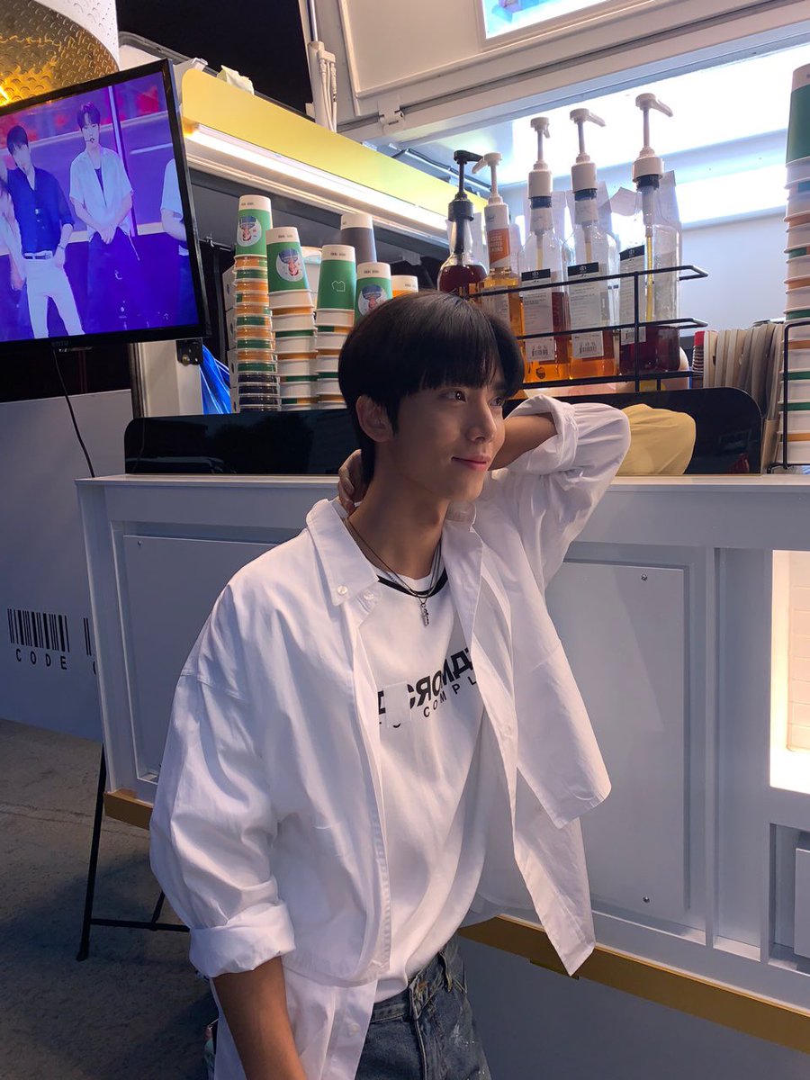 hwiyoungspics's tweet photo. 😍😍😍 https://t.co/dy024RMGcp
