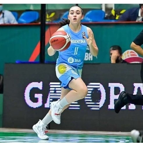 manolotoolmao's tweet photo. #Femenino #Espedale se va a #Europa. La talentosa jugadora de #CentroEspañol, #Seleccion de #Neuquen y #Agentina se va a jugar a #Italia ( Club Mercede Alghero que queda en la Isla Cerdeña) ,luego de tener un brillante PreMundial en Mexico y e. #Feliciotaciones #Giane 👏🔥🏀 https://t.co/cDfJ56zpTV