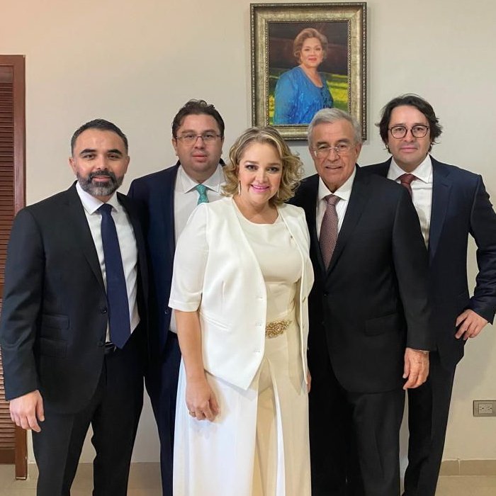 Rubén Rocha Moya on X: "Ha llegado el momento, agradezco el apoyo incondicional de mi familia, orgulloso de haberla formado con mi amada esposa Socorro. Hoy inicia la encomienda que las y