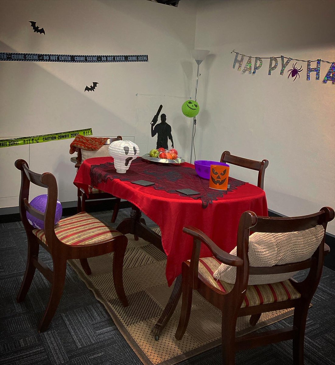 Happy Halloween 👻🎃🧛‍♂️🧟‍♂️🕷🕸 Our Scene of Crime Lab is all set up for tomorrow for our Forensic Science students to analyse the scene of a Halloween party gone wrong! 💀 Find out more about our Forensics course and our facilities on our website 🔗 in bio!