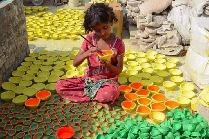 बनाकर दीये मिट्टी के, ज़रा सी आस पाली है.
मेरी मेहनत ख़रीदो लोगों, मेरे भी घर दीवाली है. ❤ <a href="/sunilswabhimani/">सुनील स्वाभिमानी (BST-BRS)</a> <a href="/Ach_Balkrishna/">Acharya Balkrishna</a> <a href="/BHARATSWABHIMN/">BHARATSWABHIMAN</a> <a href="/Rakesh_Bharat1/">Rakesh Bharat #Patanjali</a> <a href="/pyptharidwar/">Patanjali Yogpeeth, Haridwar</a> <a href="/south_yuva/">Yuva Bharat South Bihar</a>