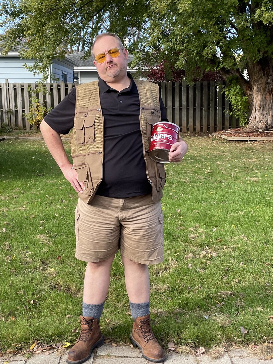 olsoncomedy's tweet photo. Happy Halloween from Walter &amp; Donny.
#Abide
#Lebowski
#Halloween https://t.co/yyit9dYXRR