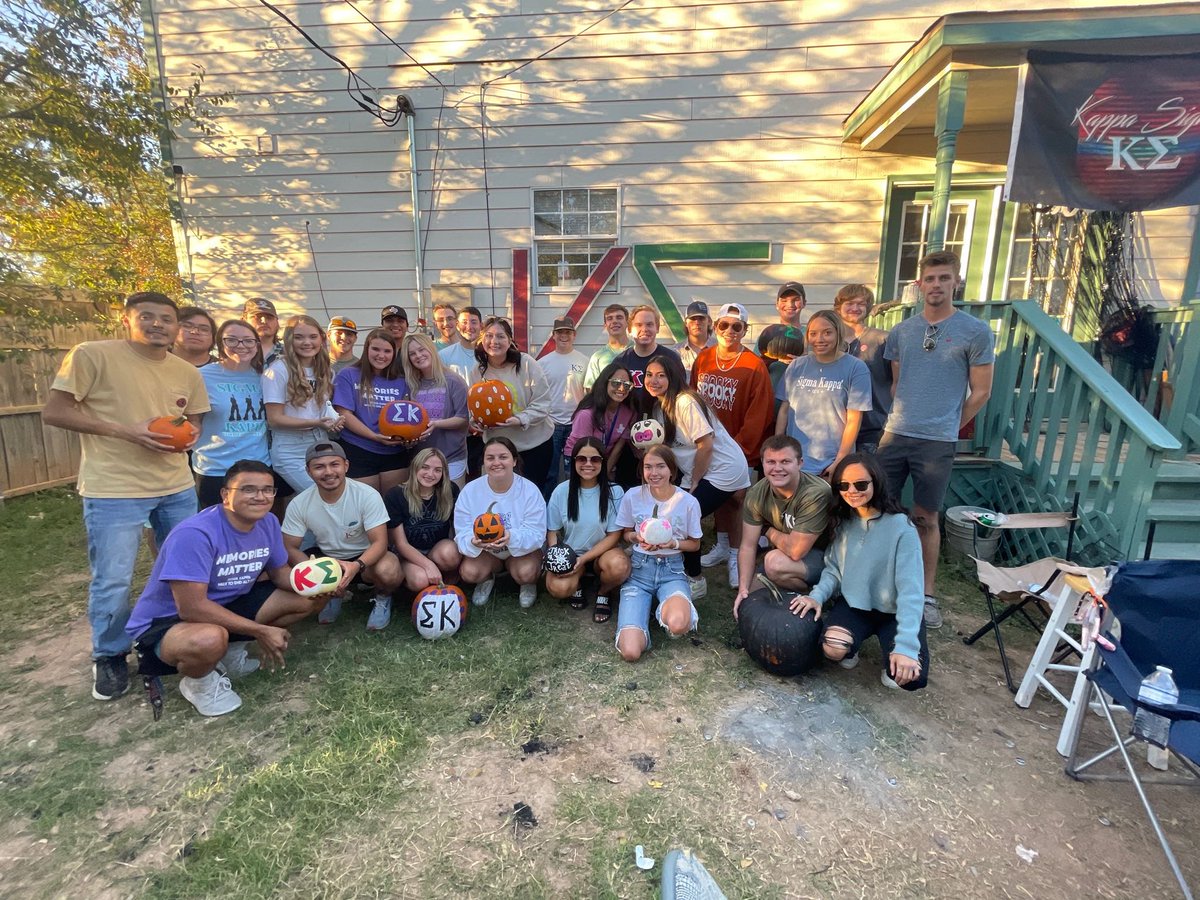 asu_sigmakappa's tweet photo. We had so much fun at our mixer with @asukappasigma last night 🎃🎃 https://t.co/l03upNNOjd