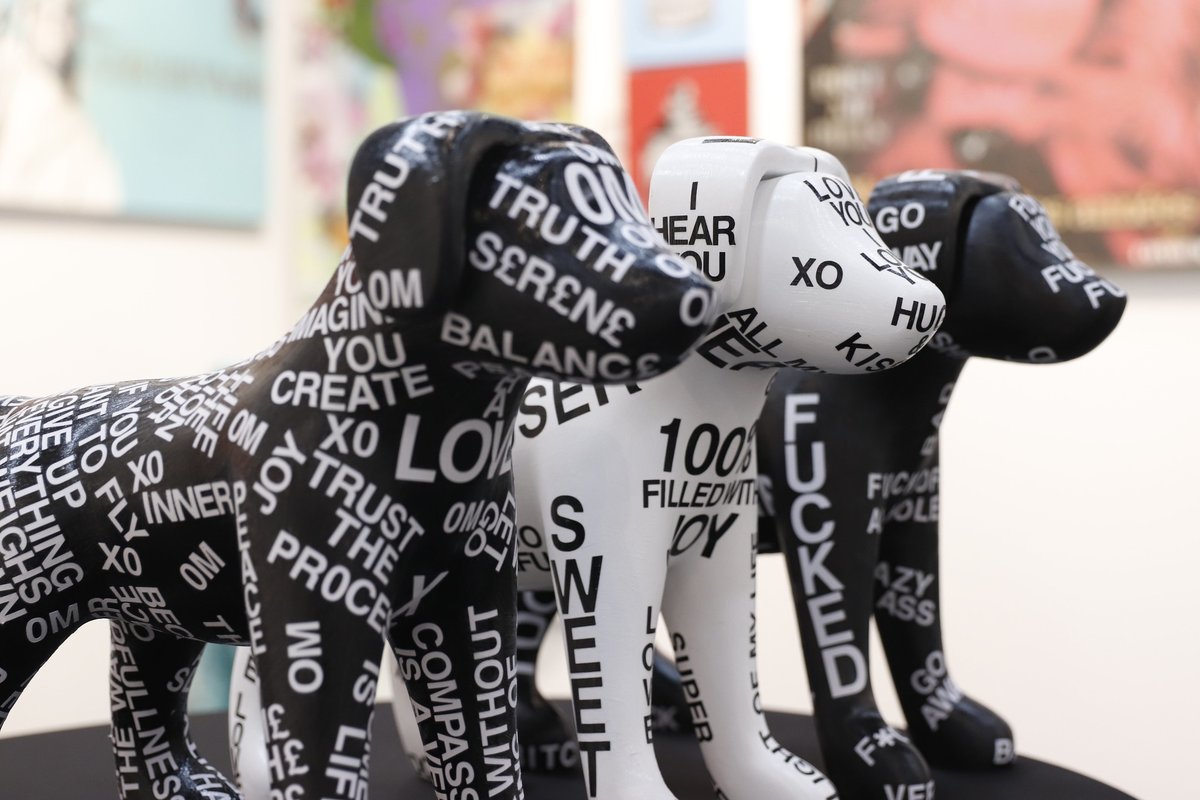 ArtexpoNewYork's tweet photo. Artist Jackie Fuchs - Studio Jackie with her signature dog sculptures. 🎨 Don't miss Jackie at Booth #119! 

#ArtexpoNewYork #ArtexpoNewYork2021 #JackieFuchs #artwork #dogs #sculpture #fineart #contemporaryart #homedecor https://t.co/dBAIERYp4r