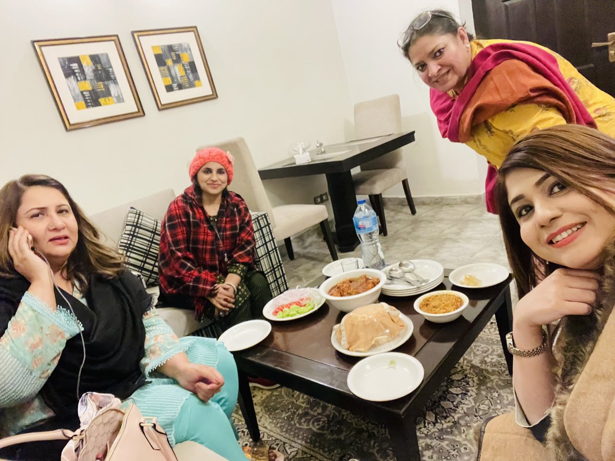 NaziaAliUncut's tweet photo. Dinner at my Room 🍽
me from Karachi , other 3 females are from islamabad , Lahore and Bahawalpur. so we r one bcoz we r #Pakistan 🇵🇰
#NWB #commandandStaffCollege #Quetta #Pak https://t.co/192FG3iYCN