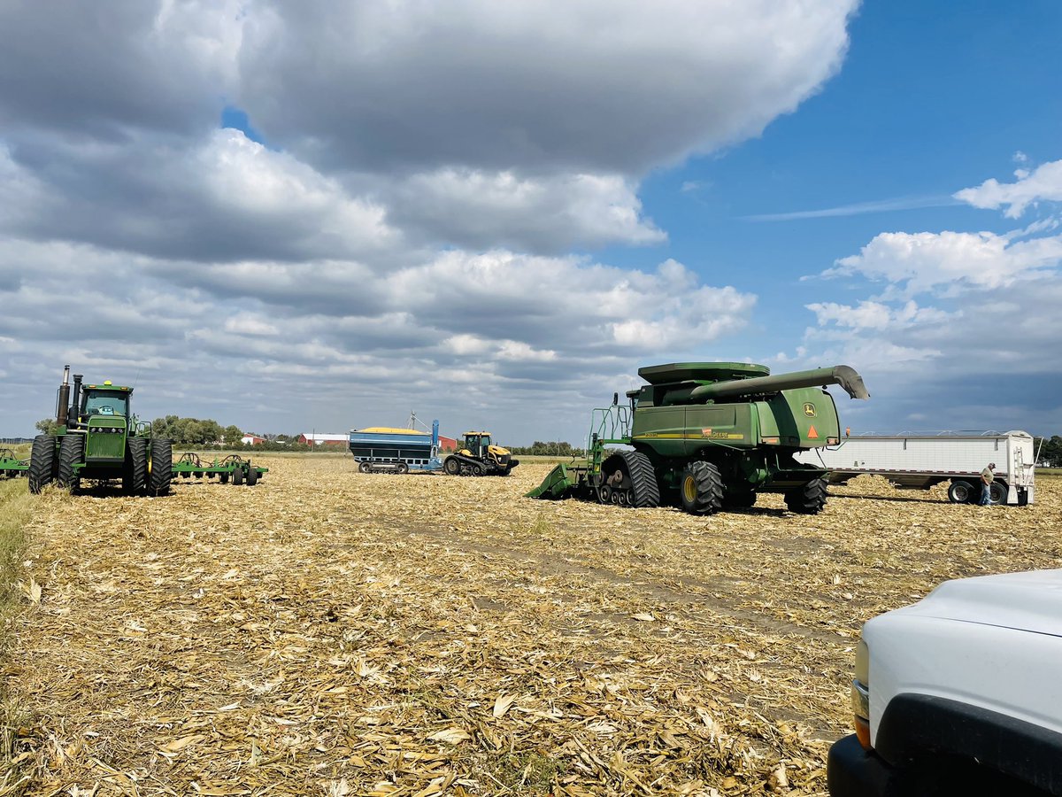 AgWest's tweet photo. Same Day Harvest and Cover Crop for Justin Hobbs and crew! This is the 6th generation tending the land! 

#familyfarm #agtwitter #pickingpics https://t.co/pfKxSFFOtS