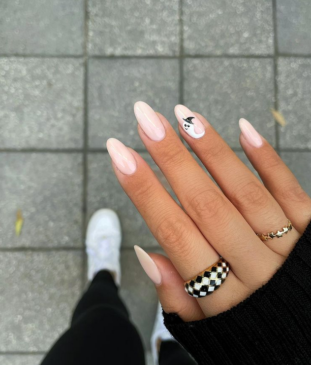 npdirect's tweet photo. Happy Halloween 👻

We've loved seeing all your spooky nails this last month 👻 We're sad to see it come to an end but we're also excited to see your upcoming festive nails. Tag us in all your nail creations 🖤

📸: @amyle.nails

#ghostnails #halloween #happyhalloween https://t.co/BqqsPRQoY9